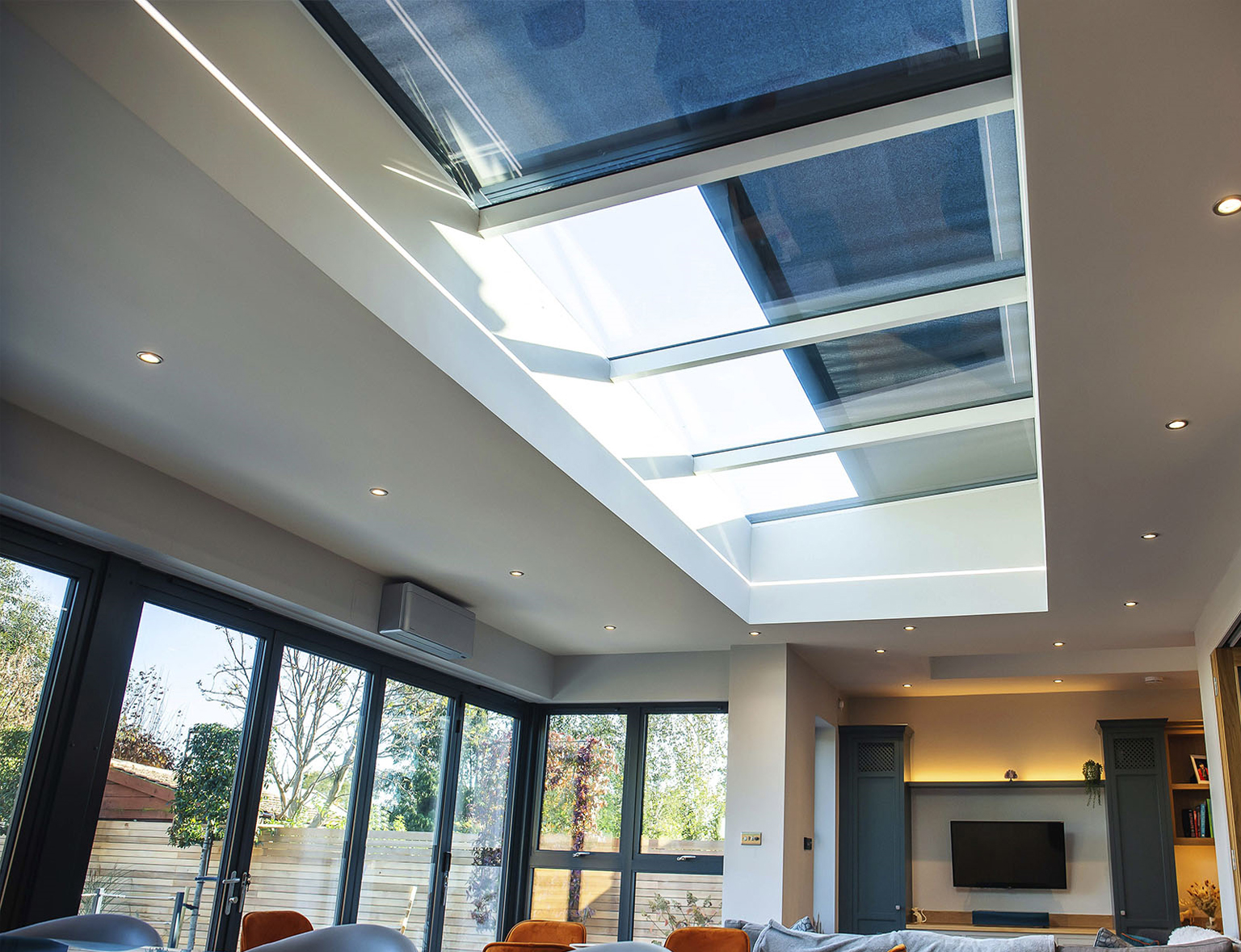 clitheroe-blinds-conservatory-outdoor-roof-blinds-1