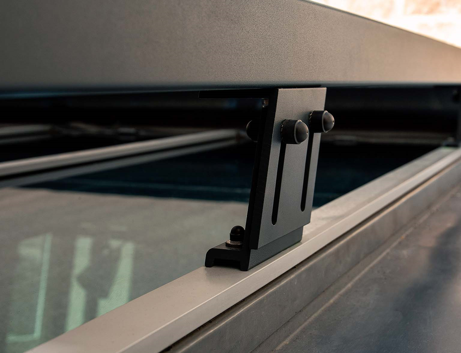 clitheroe-blinds-conservatory-outdoor-roof-blinds-3