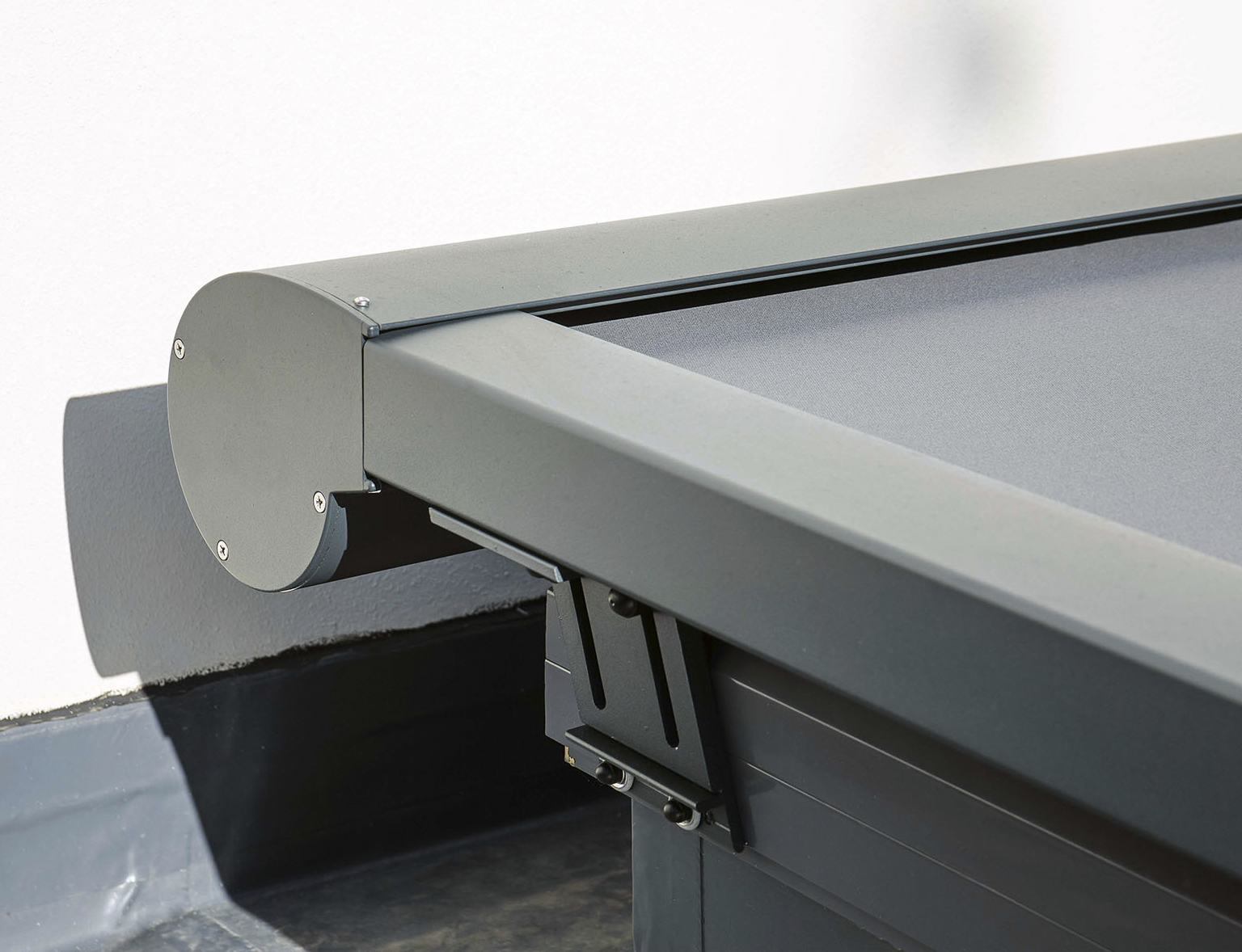 clitheroe-blinds-conservatory-outdoor-roof-blinds-4