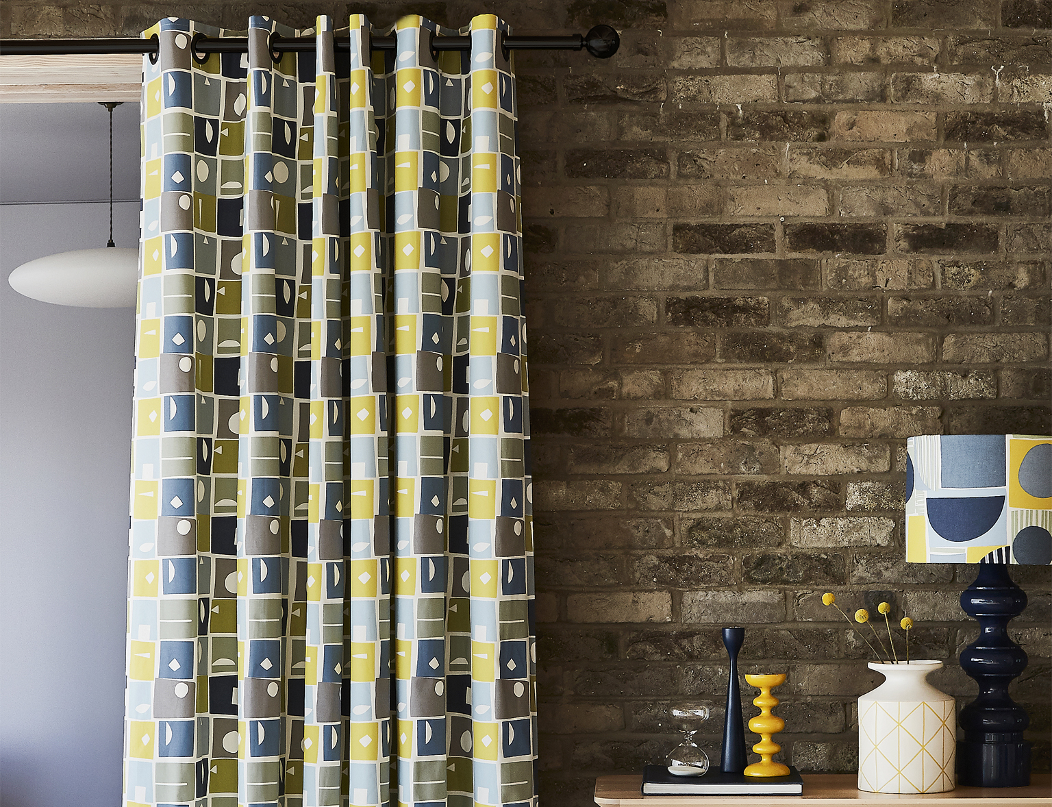 clitheroe-blinds-eyelet-curtains-1