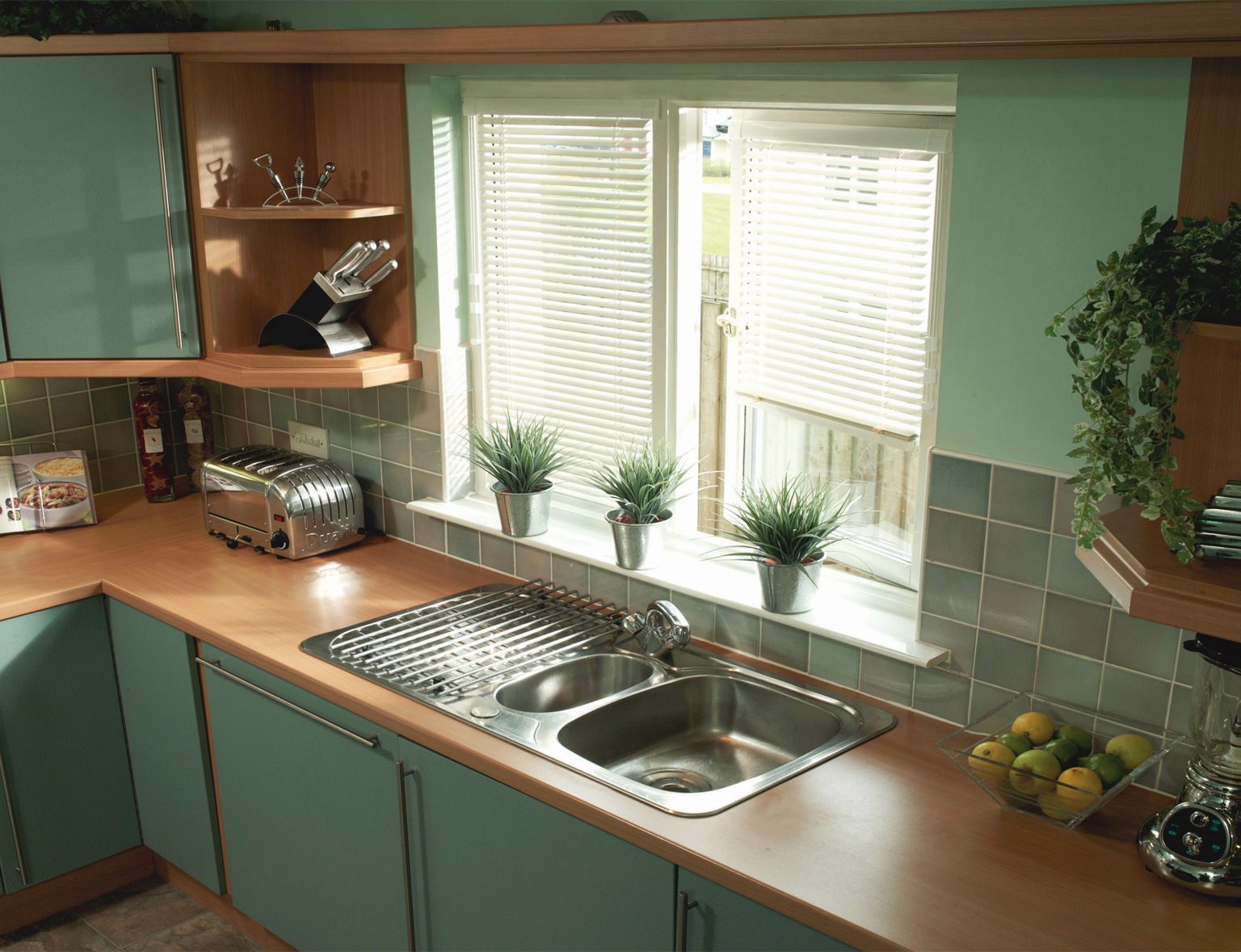 clitheroe-blinds-intu-venetian-blinds-1